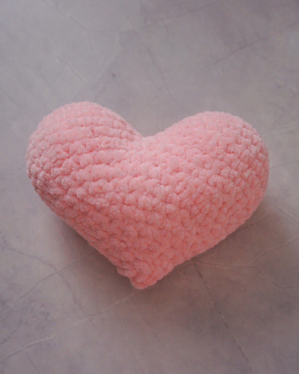 Lovey het Hartje – Gehaakte hartjesknuffel in geschenkdoos | Handgemaakt Valentijnscadeau